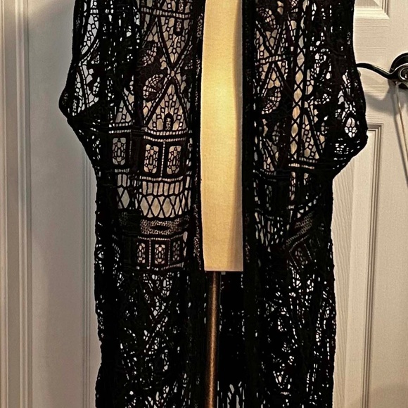 NEW PHOTOS! KIMONO, DUSTER, BLACK, SIZE 4X, ALLOVER FLORAL CROCHET, LONG FRINGE, - Picture 1 of 12